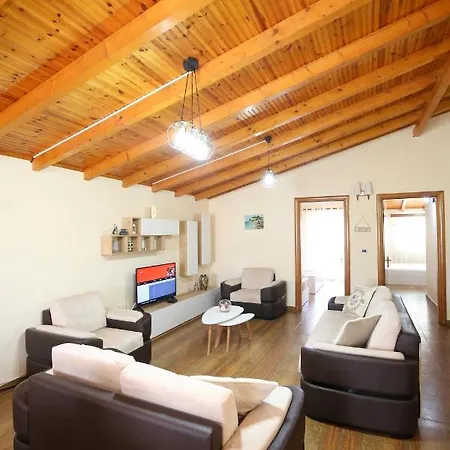 Laerti's Attic Appartement Vlorë