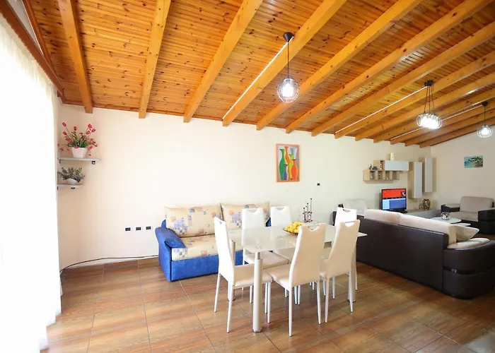 Laerti's Attic Apartment