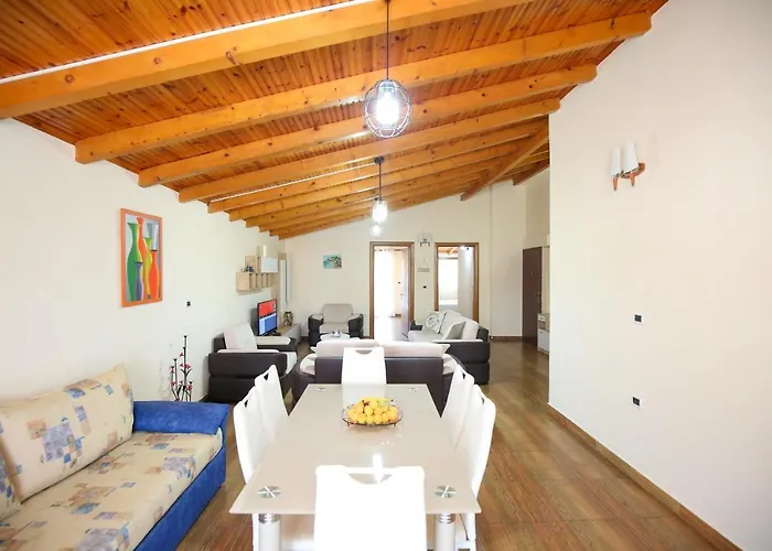 Laerti's Attic * Vlorë