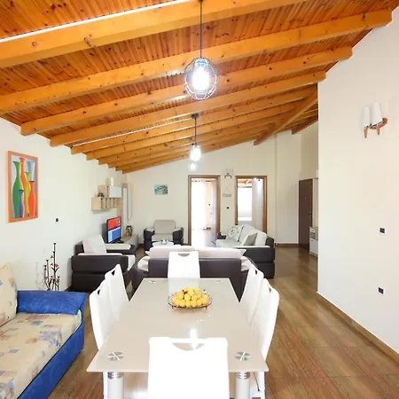 Laerti's Attic * Vlorë